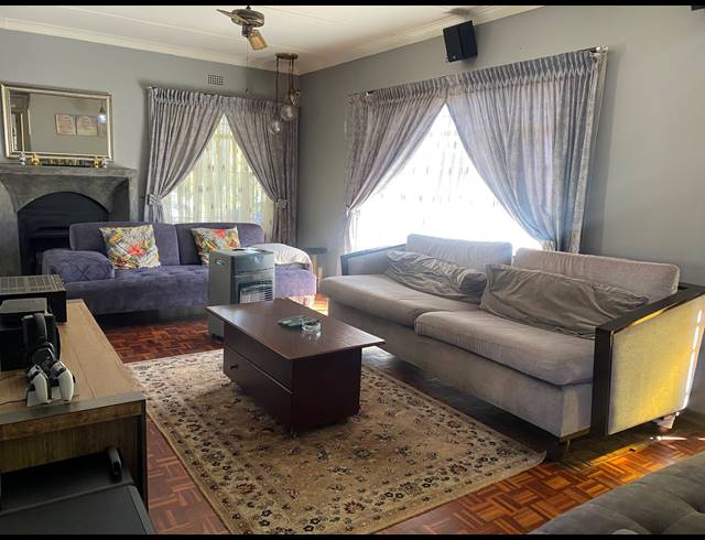 5 BEDROOM HOUSE FOR SALE IN ROBERTSHAM